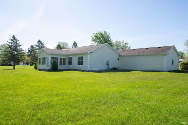 6430 N Maple Crest Drive, Orland, IN 46776
