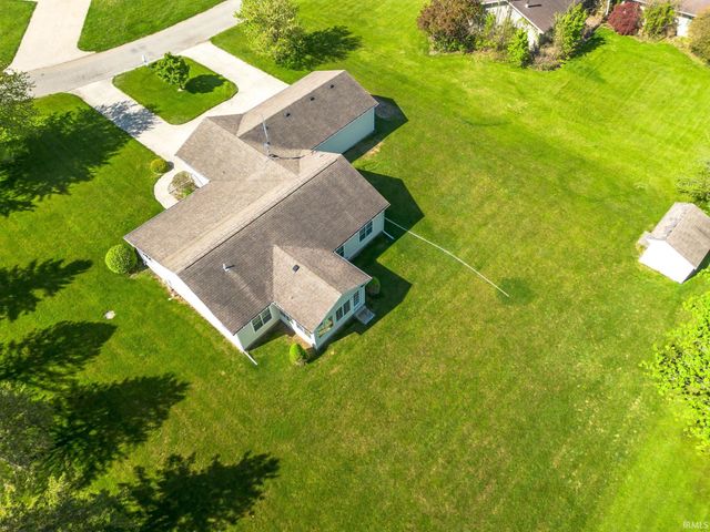 6430 N Maple Crest Drive, Orland, IN 46776