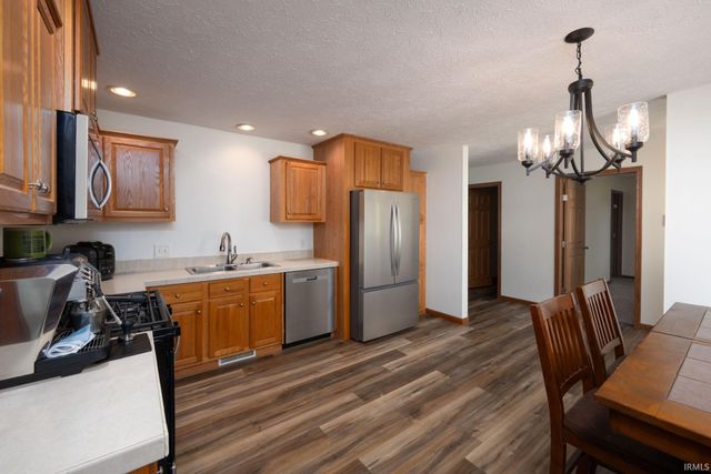 6430 N Maple Crest Drive, Orland, IN 46776