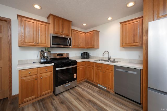 6430 N Maple Crest Drive, Orland, IN 46776
