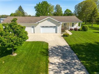 6430 N Maple Crest Drive, Orland, IN 46776