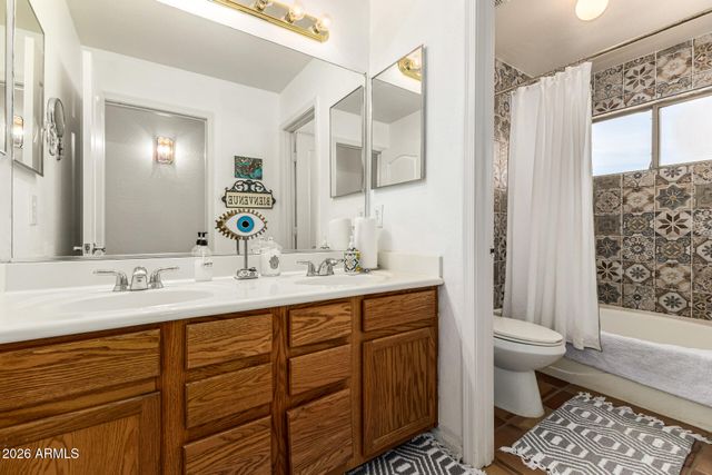 8606 S 45TH Glen, Laveen, AZ 85339