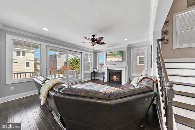 231 N 8TH ST, Surf City, NJ 08008