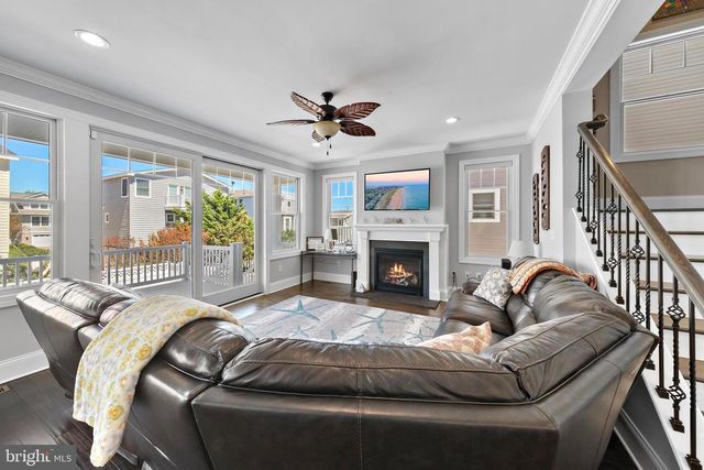 231 N 8TH ST, Surf City, NJ 08008