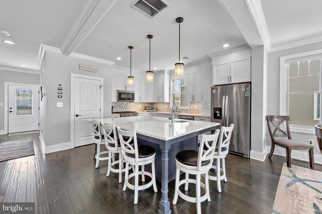 231 N 8TH ST, Surf City, NJ 08008