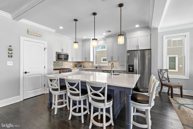 231 N 8TH ST, Surf City, NJ 08008
