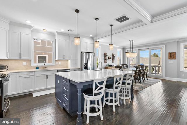 231 N 8TH ST, Surf City, NJ 08008