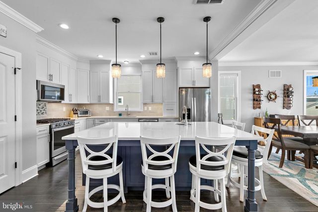 231 N 8TH ST, Surf City, NJ 08008