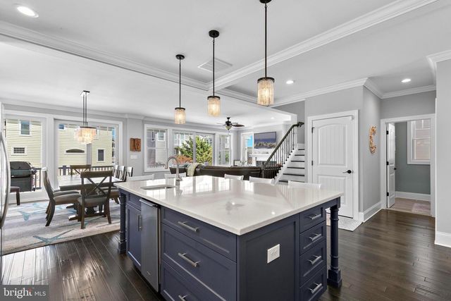 231 N 8TH ST, Surf City, NJ 08008
