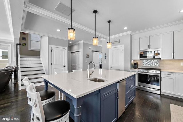 231 N 8TH ST, Surf City, NJ 08008
