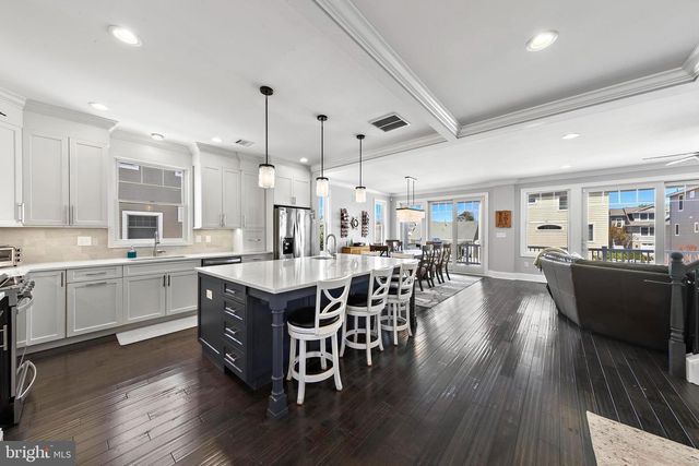 231 N 8TH ST, Surf City, NJ 08008