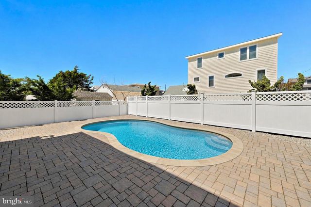 231 N 8TH ST, Surf City, NJ 08008