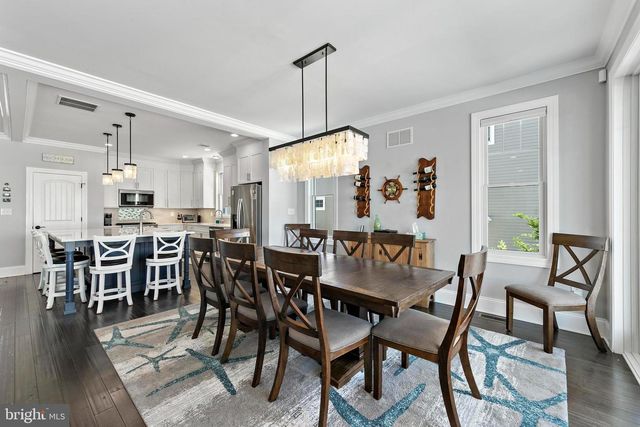 231 N 8TH ST, Surf City, NJ 08008