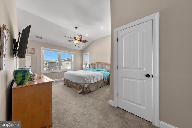 231 N 8TH ST, Surf City, NJ 08008