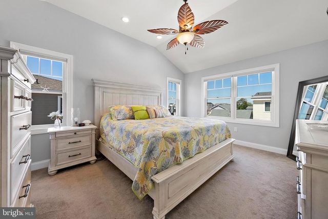 231 N 8TH ST, Surf City, NJ 08008