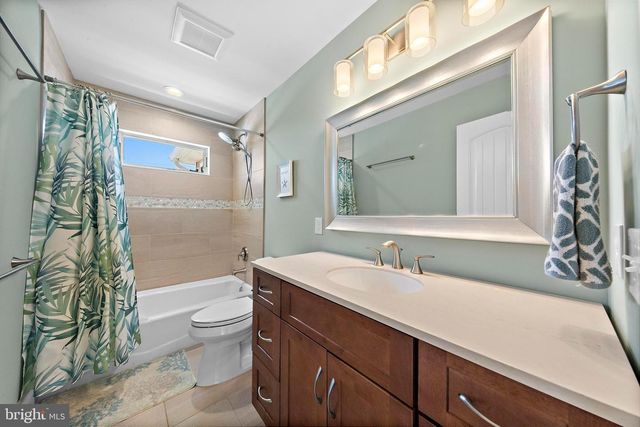 231 N 8TH ST, Surf City, NJ 08008