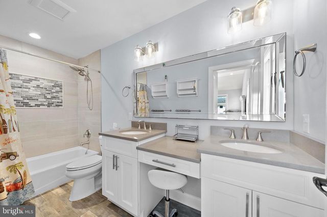 231 N 8TH ST, Surf City, NJ 08008