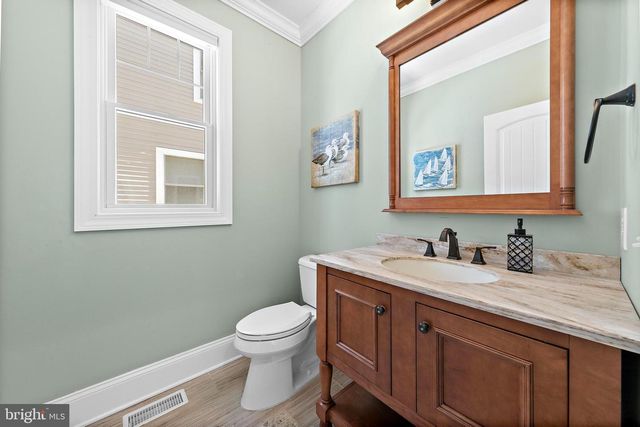 231 N 8TH ST, Surf City, NJ 08008
