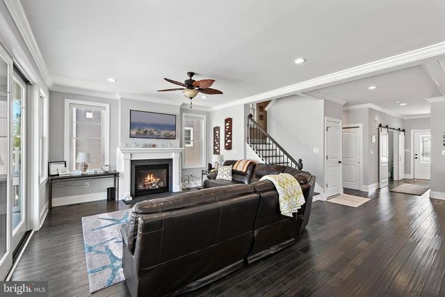231 N 8TH ST, Surf City, NJ 08008