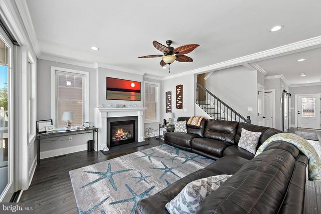 231 N 8TH ST, Surf City, NJ 08008