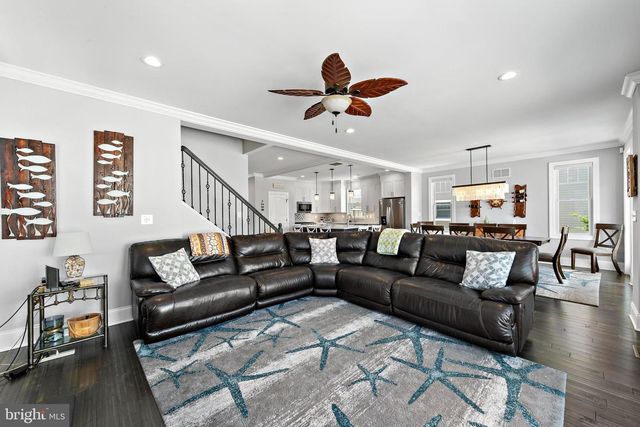 231 N 8TH ST, Surf City, NJ 08008