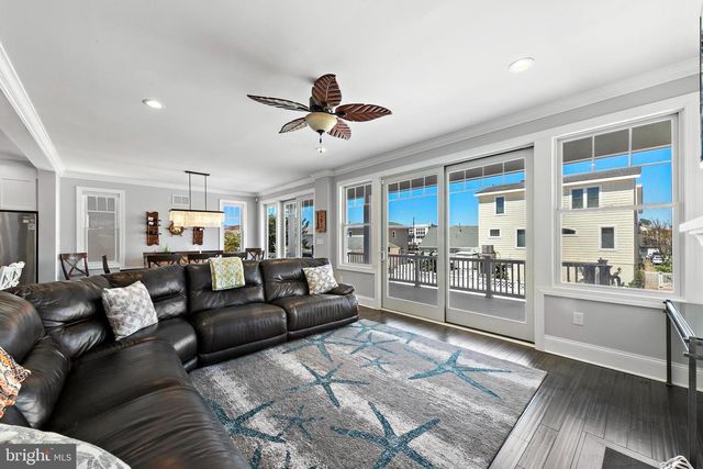 231 N 8TH ST, Surf City, NJ 08008