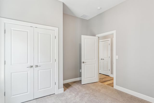 429 E Lexington Ln, Andover, KS 67002