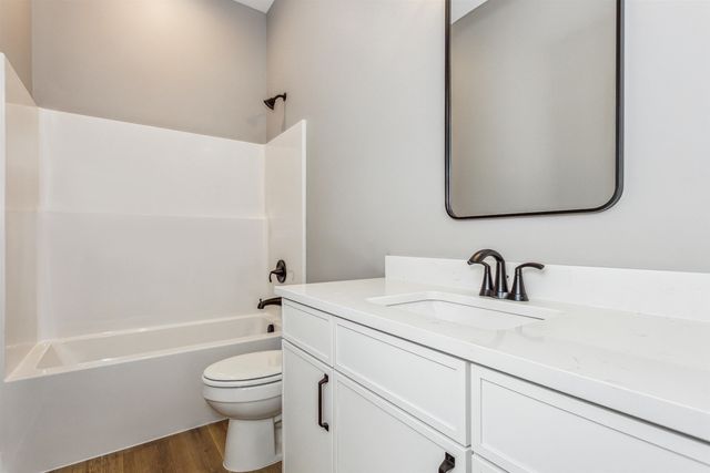 429 E Lexington Ln, Andover, KS 67002