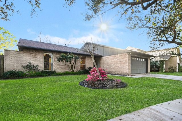 482 Lost Rock Drive, Houston, TX 77598