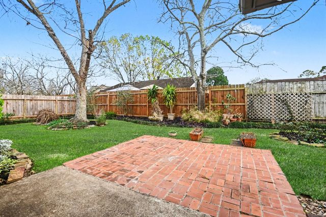 482 Lost Rock Drive, Houston, TX 77598