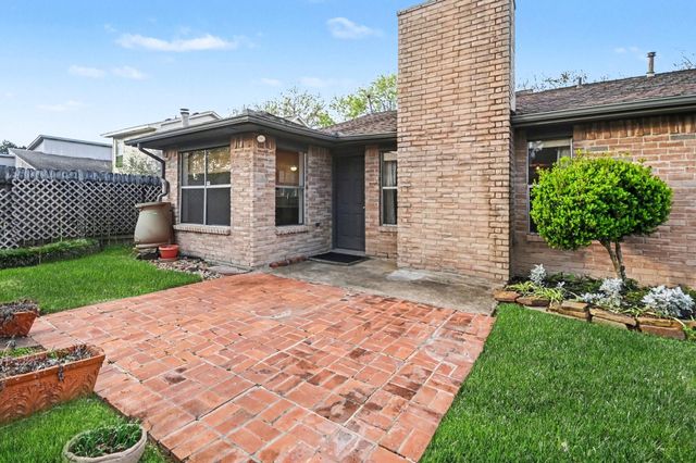 482 Lost Rock Drive, Houston, TX 77598