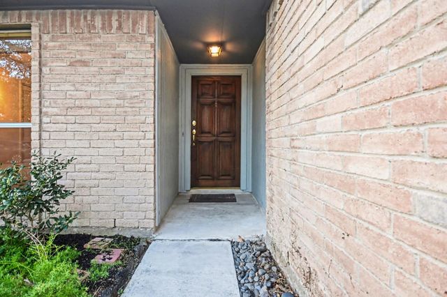 482 Lost Rock Drive, Houston, TX 77598