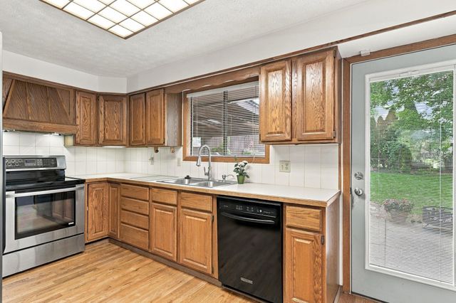 2717 S McDonald Rd, Spokane Valley, WA 99216