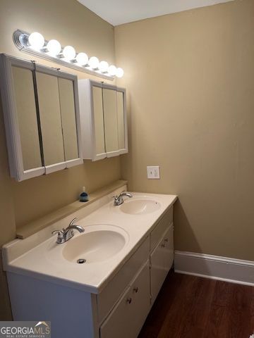 321 E Broadway Street, Griffin, GA 30223