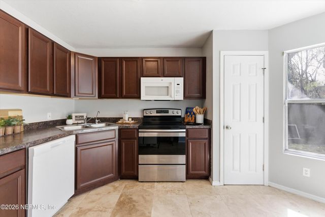 572 STAFFORDSHIRE Drive, Jacksonville, FL 32225