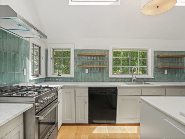 168 Rowayton Avenue A, Norwalk, CT 06853