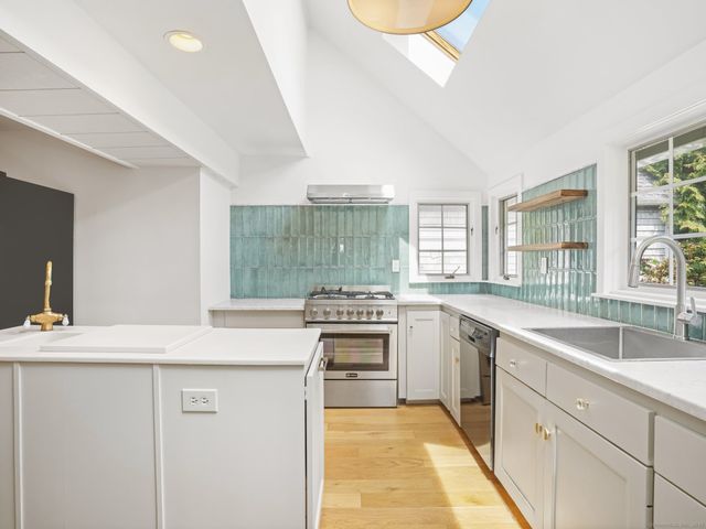 168 Rowayton Avenue A, Norwalk, CT 06853