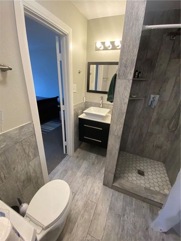 300 Cooner Street, College Station, TX 77840
