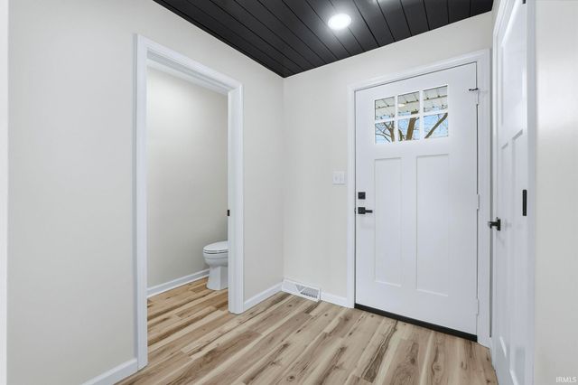 6518 Hazelett Road, Fort Wayne, IN 46835