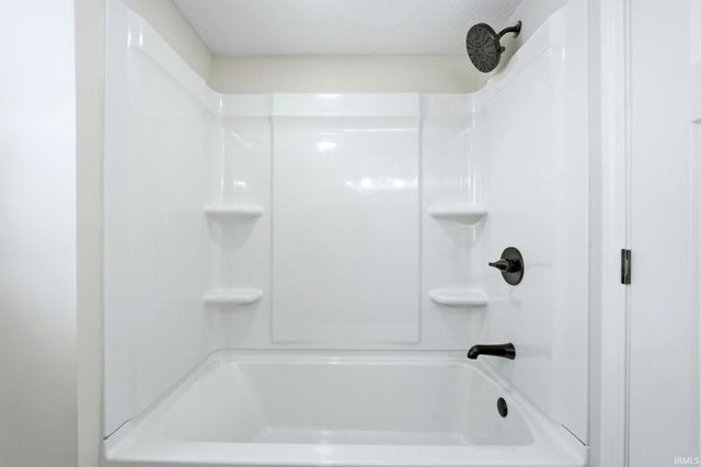 6518 Hazelett Road, Fort Wayne, IN 46835