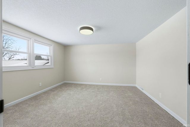 6518 Hazelett Road, Fort Wayne, IN 46835