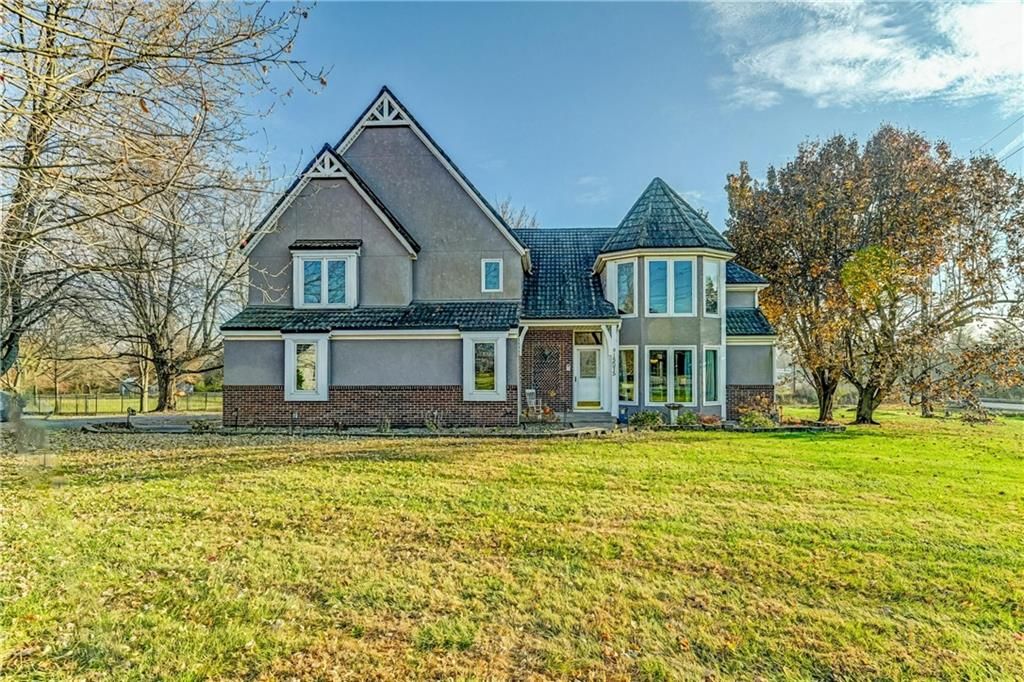 15075 W 157th Terrace, Olathe, KS 66062