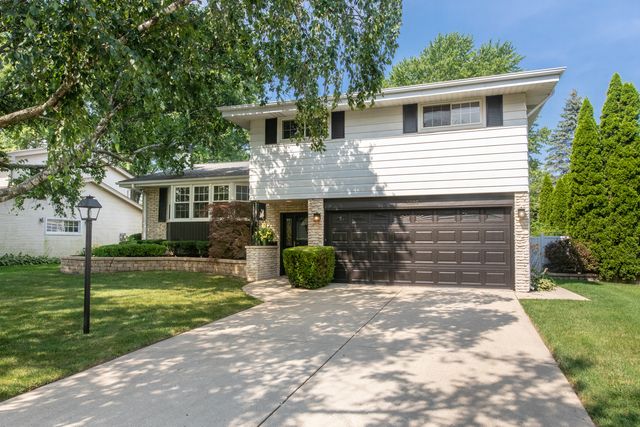 1008 N Newberry Lane, Mount Prospect, IL 60056
