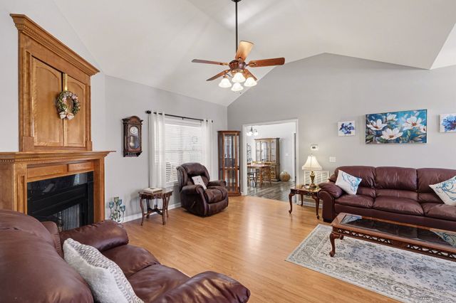 110 Timberland Dr, Columbia, TN 38401