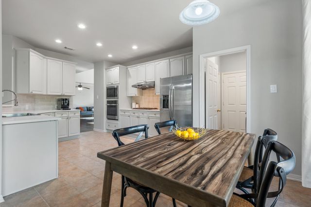 10808 Beachmont LN, Austin, TX 78739