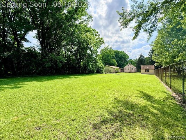 2386 Egleston Avenue, Burton, MI 48509