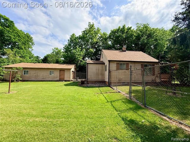 2386 Egleston Avenue, Burton, MI 48509