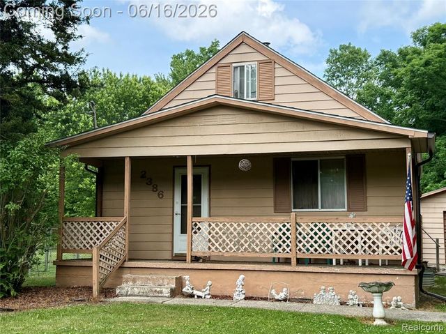 2386 Egleston Avenue, Burton, MI 48509