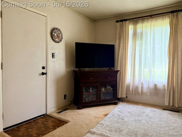 2386 Egleston Avenue, Burton, MI 48509