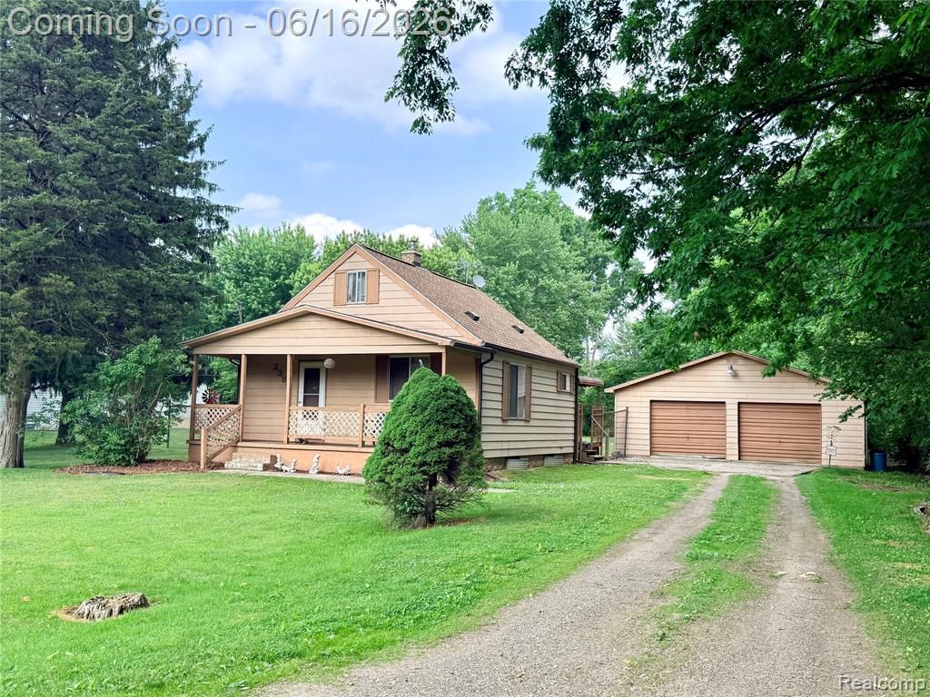 2386 Egleston Avenue, Burton, MI 48509